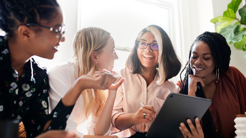 Vier Frauen im Gespräch